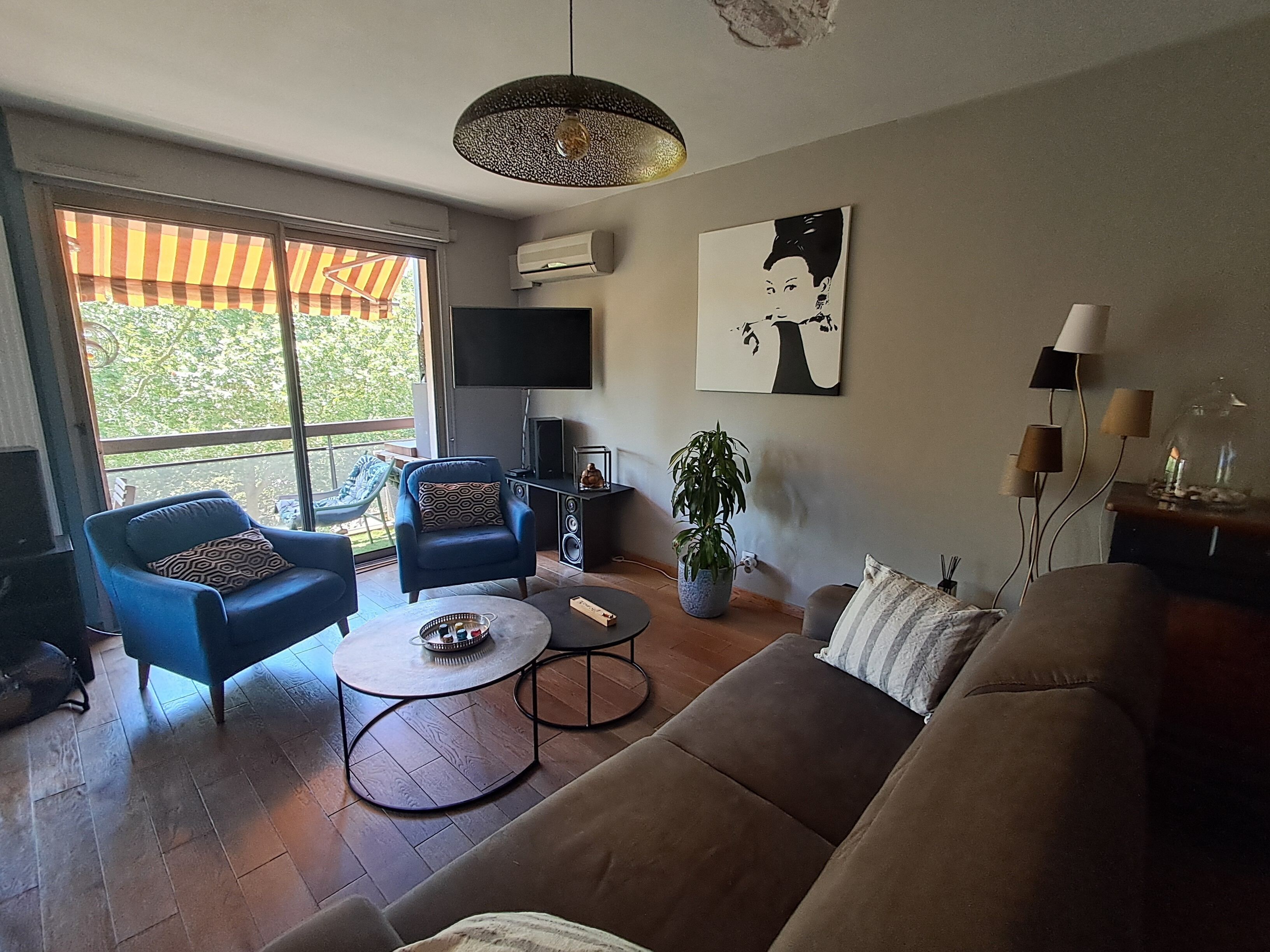 Televisie, boeken en een stereo