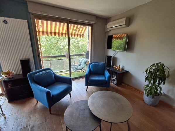 Living area - Canal & Garonne Atmosphere – Live Like a True Toulousain (Toulouse)