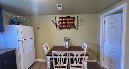 Cozy 1-bedroom house in lovely New Haven with AC close to Yale University