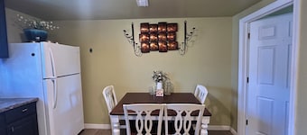 Cozy 1-bedroom house in lovely New Haven with AC close to Yale University