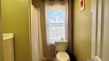 Serviettes fournies, savon, papier de toilette