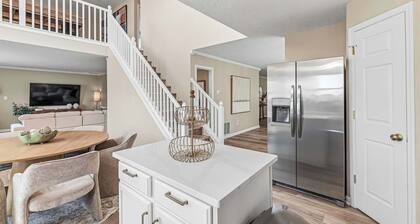 Stylish 4BR Getaway | Loft | Family Friendly