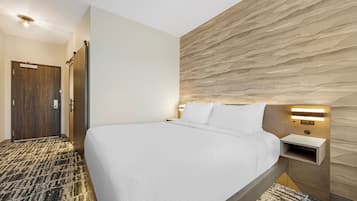 Deluxe Room, 1 Katil Raja (King), Non Smoking | Tilam berlapik, peti besi dalam bilik, meja, ruang kerja komputer riba