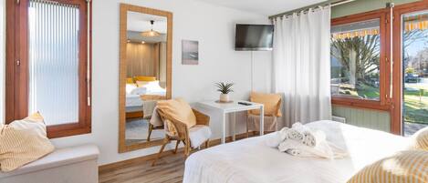 Iron/ironing board, travel cot, WiFi, bed sheets