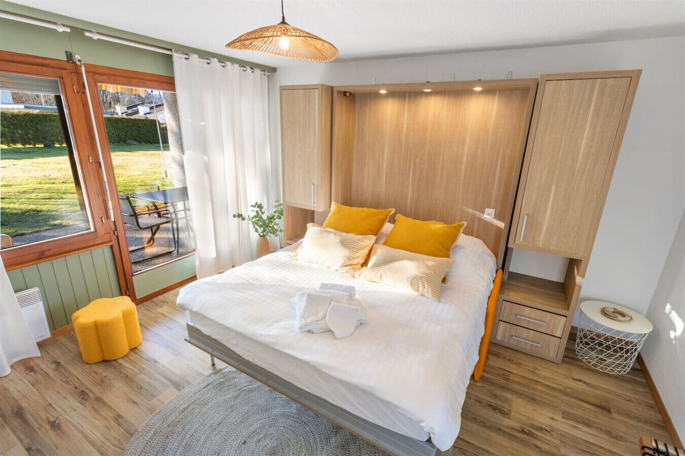 Iron/ironing board, travel crib, WiFi, bed sheets