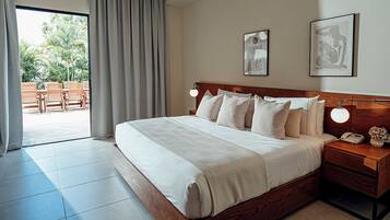 Luxury Villa, Garden View | Desk, laptop workspace, free WiFi