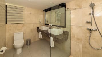 Deluxe-Suite, Gartenblick | Badezimmer