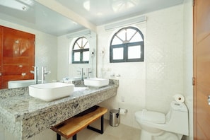 Luxury Villa | Bathroom | Separate bathtub and shower, hair dryer, towels, soap - Lifestyle Holiday Vacation Club (Puerto Plata)