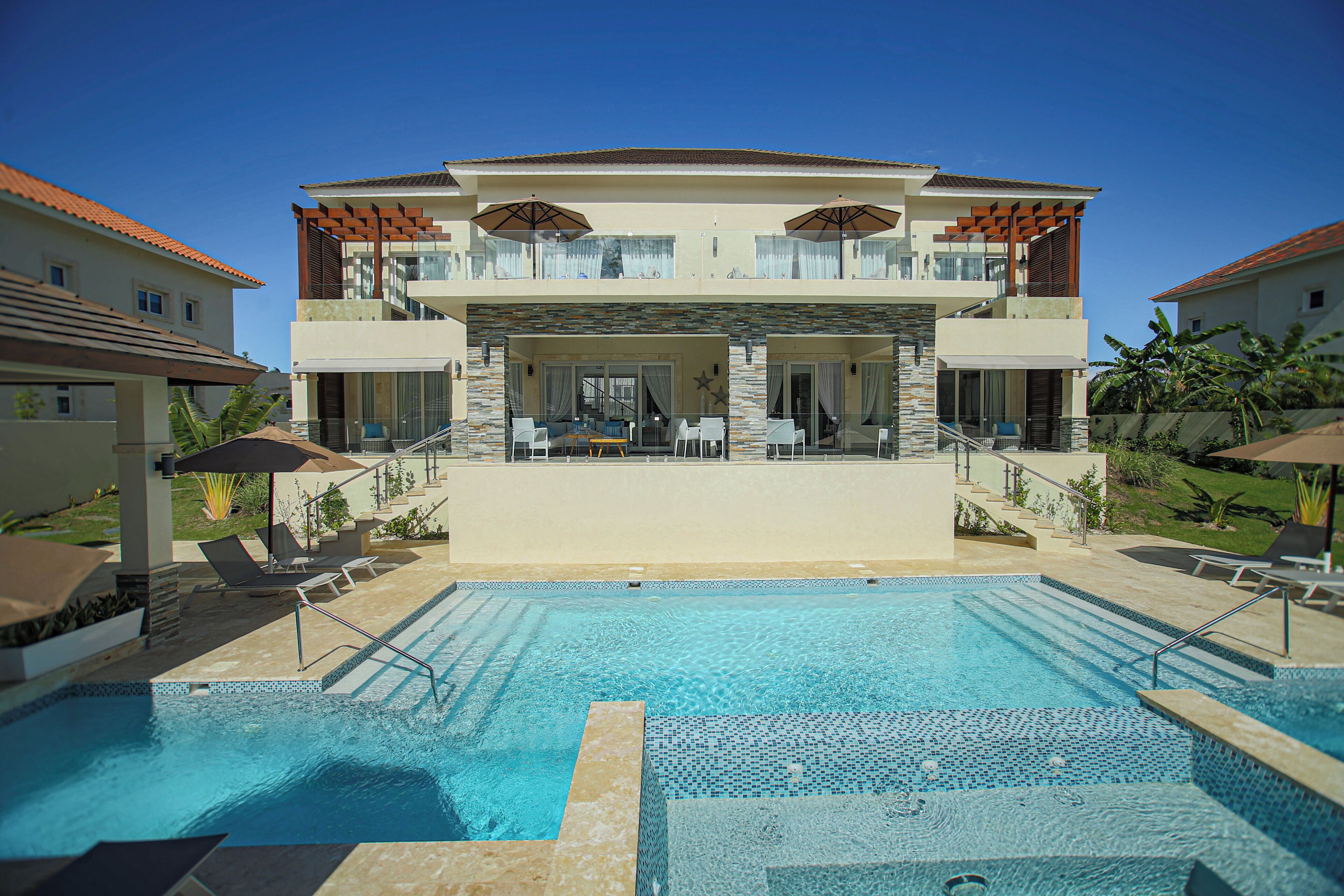 6 outdoor pools, open 8:00 AM to 7:00 PM, free cabanas, pool umbrellas