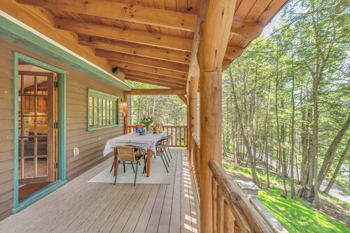 Lake Wally Cabin w/ Water Frontage & Boat Dock