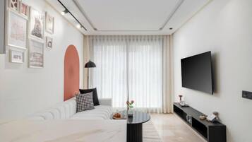 Standard Apartment, City View | Living area