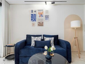 Apartamento estándar, vistas a la ciudad | Zona de estar