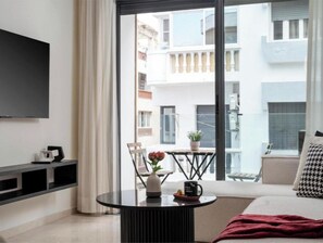 Apartamento estándar, vistas a la ciudad | Zona de estar