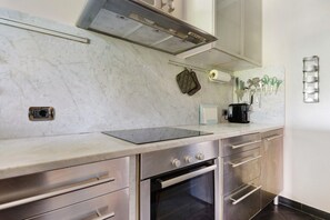 Fridge, stovetop, coffee/tea maker, cookware/dishes/utensils