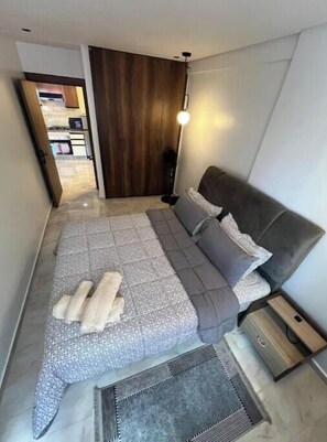 1 bedroom, iron/ironing board, WiFi, bed sheets - Cozy Studio in the Heart of Casa | Casa Voyageurs (Casablanca)