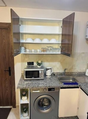 Private kitchen - Cozy Studio in the Heart of Casa | Casa Voyageurs (Casablanca)