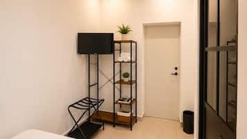 Iron/ironing board, WiFi