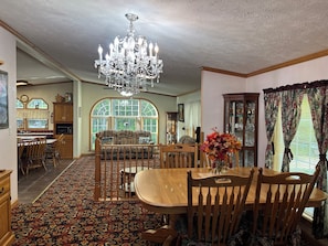 Dining - 3-bedroom house in wonderful Fennville with cool AC and plenty of room for 8 (Fennville)