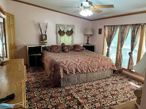 Room - 3-bedroom house in wonderful Fennville with cool AC and plenty of room for 8 (Fennville)