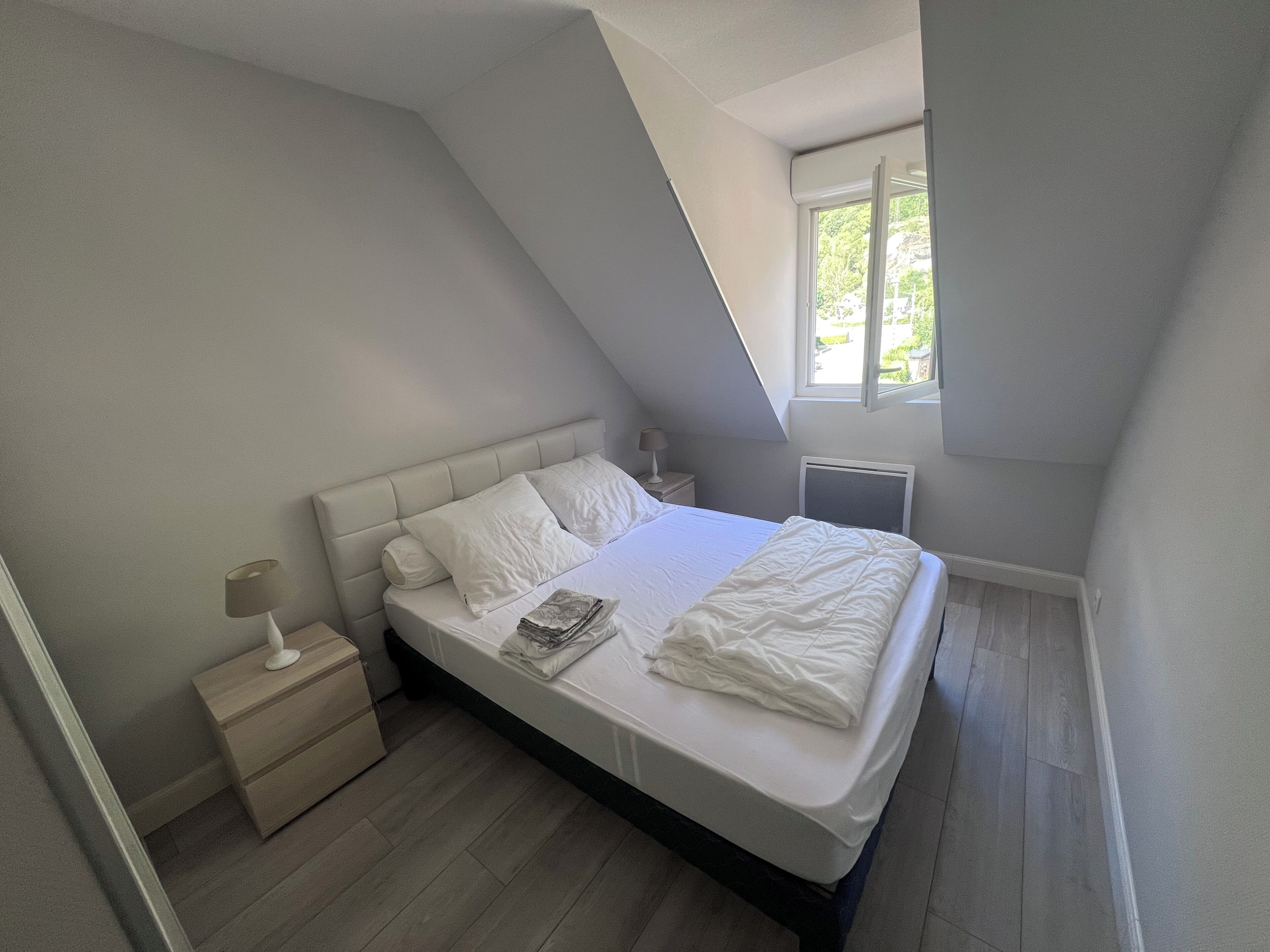 2 bedrooms, WiFi (free), bed sheets