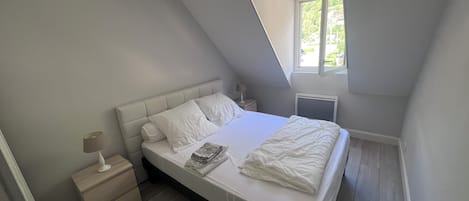 2 bedrooms, WiFi (free), bed sheets