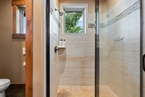 Bathroom - The Shores Estate - 2 Luxury Lodges (Ashton)
