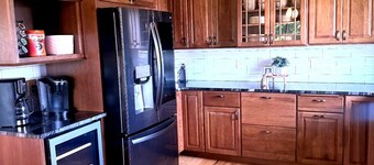 Luxury Lakefront Home, Lake Washington - Private Dock, Hot Tub, Sauna, Sleeps 14