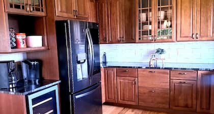 Luxury Lakefront Home, Lake Washington - Private Dock, Hot Tub, Sauna, Sleeps 14