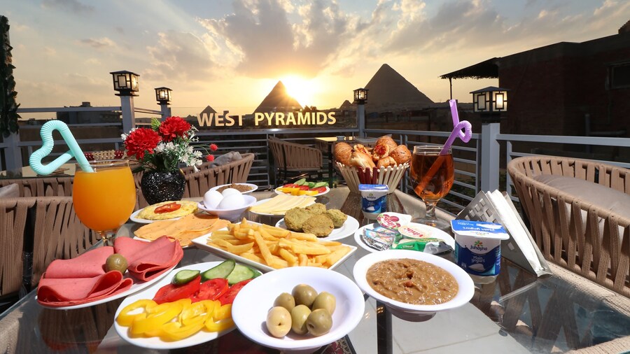 Pyramids West Hotel