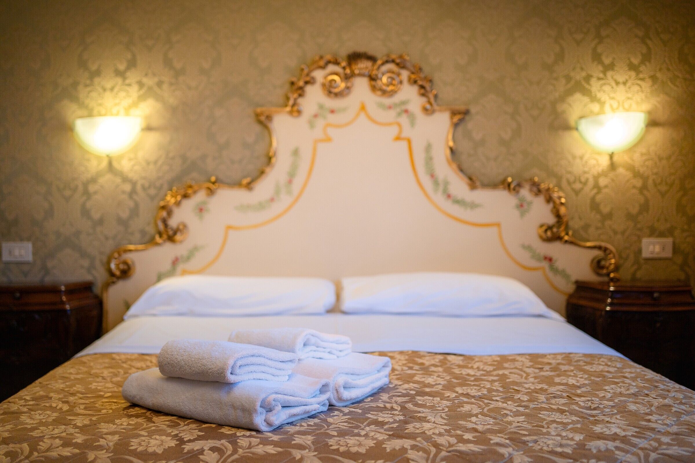 WiFi, bed sheets