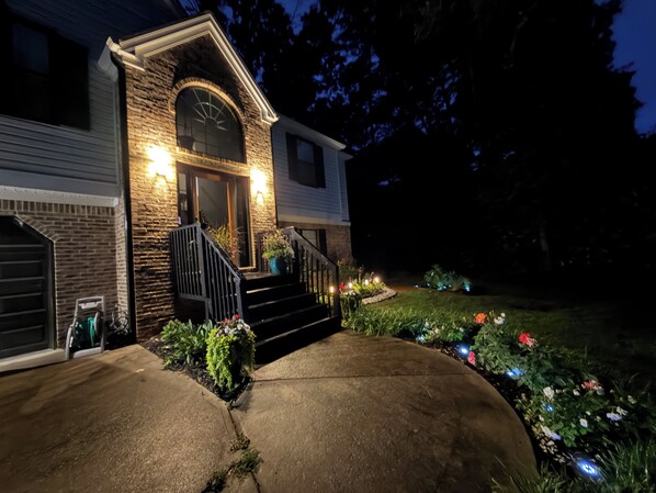 Exterior detail - Cozy 1-bedroom in a spacious house with AC in charming Powder Springs (Powder Springs)