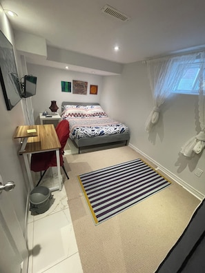 Room - Little slice of heaven n heart of Toronto. (Toronto)
