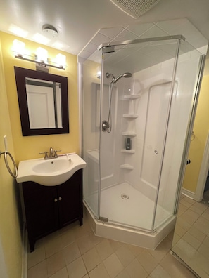 Bathroom - Little slice of heaven n heart of Toronto. (Toronto)