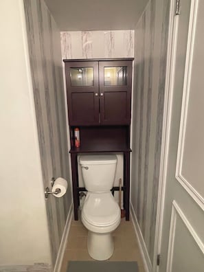 Bathroom - Little slice of heaven n heart of Toronto. (Toronto)