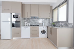 Private kitchen - Fastueux Appartement 2 pieces au Golf (El Mouradia)