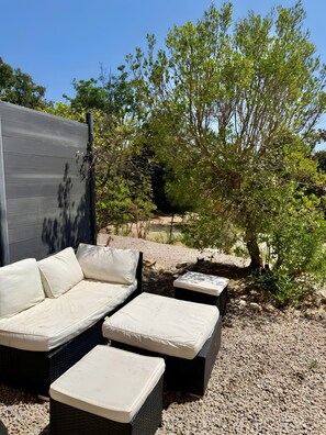 Property grounds - Studio Apartment 'Villa Laurent' with Private Garden and Wi-Fi (Solaro)