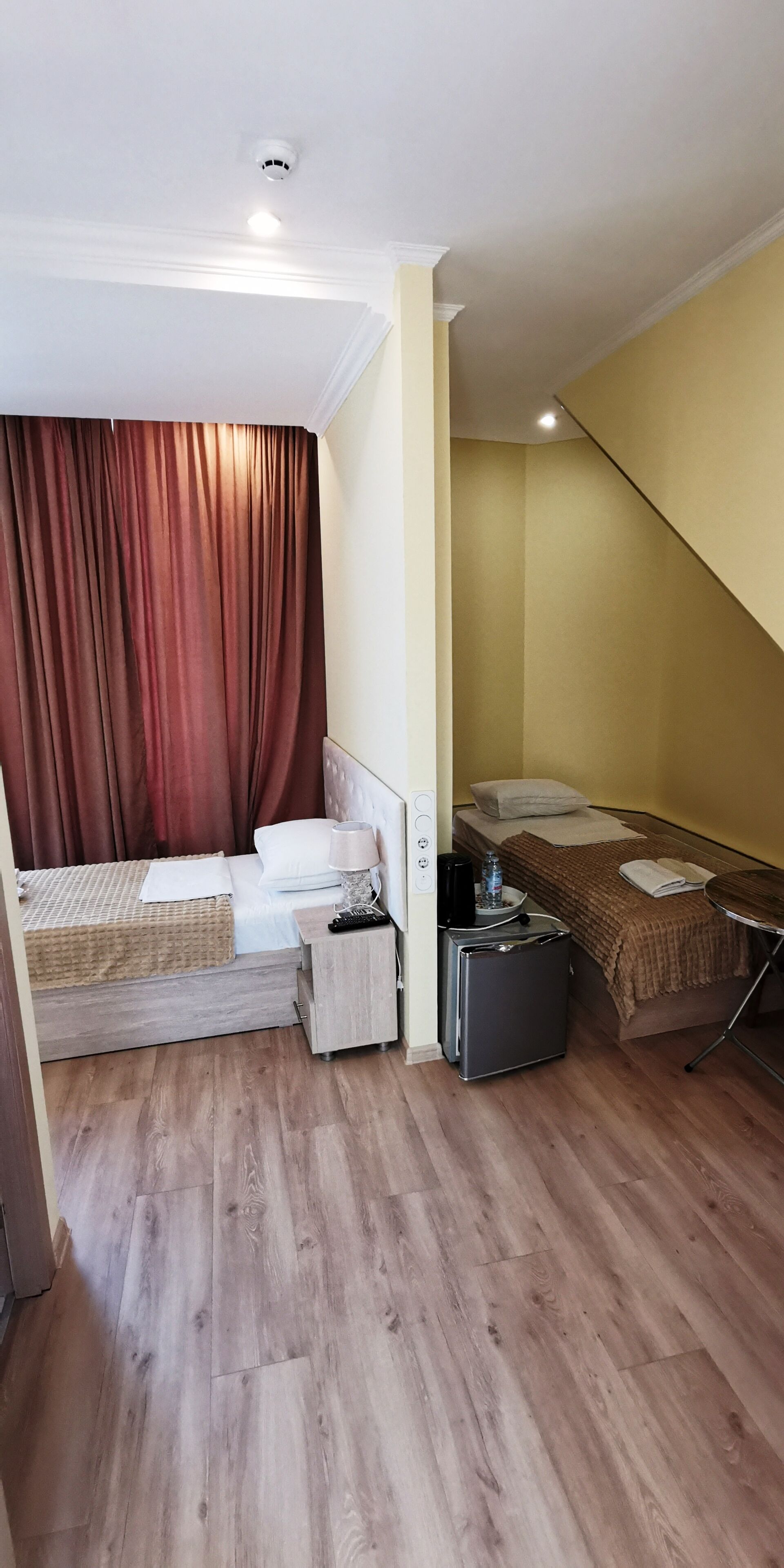 Quarto duplo econômico, sacada | Cofres nos quartos, Wi-Fi de cortesia