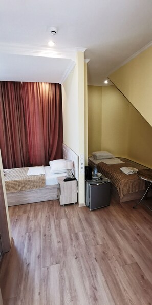 Quarto duplo econômico, sacada | Cofres nos quartos, Wi-Fi de cortesia