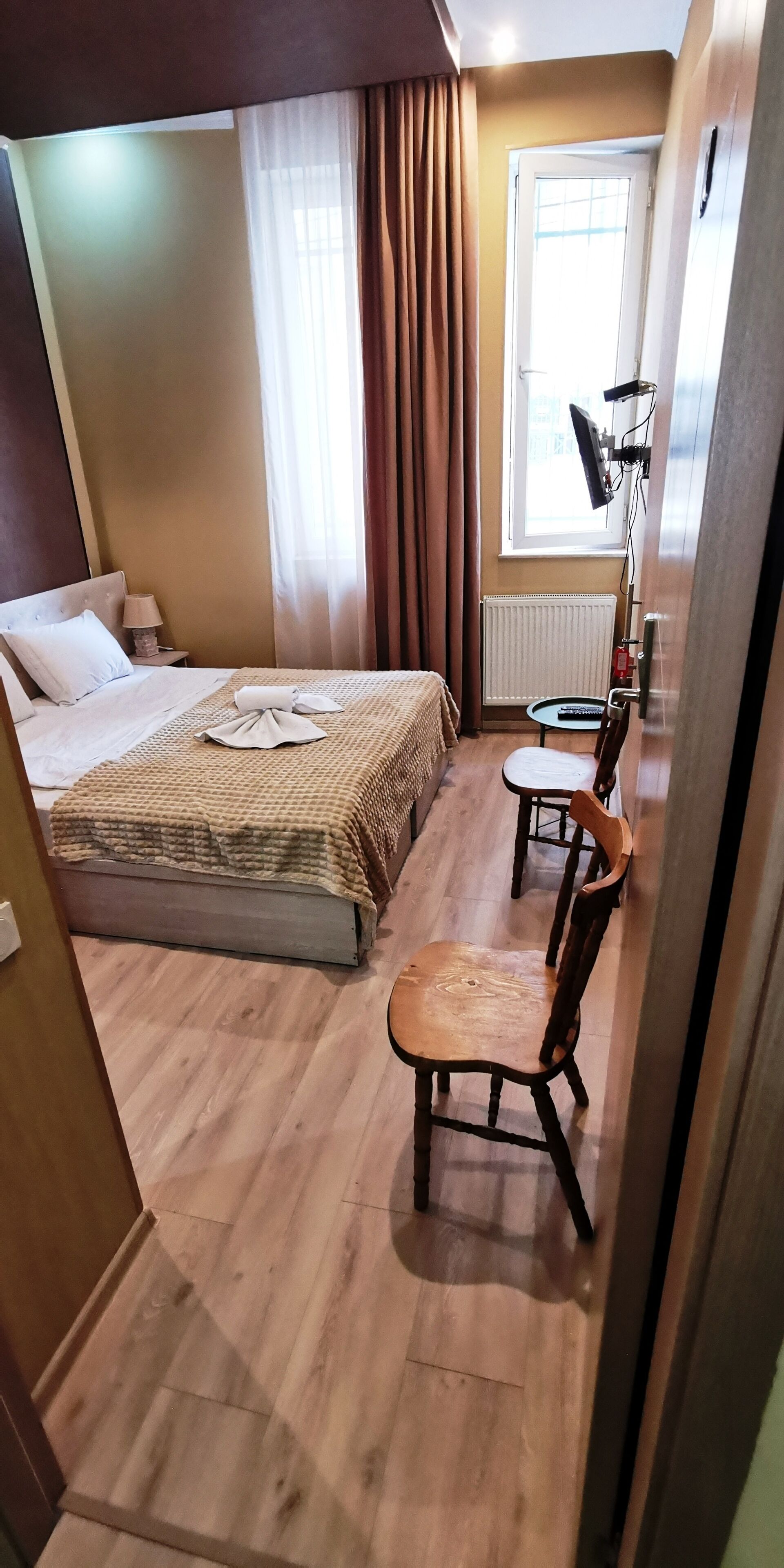 Quarto solteiro standard | Cofres nos quartos, Wi-Fi de cortesia