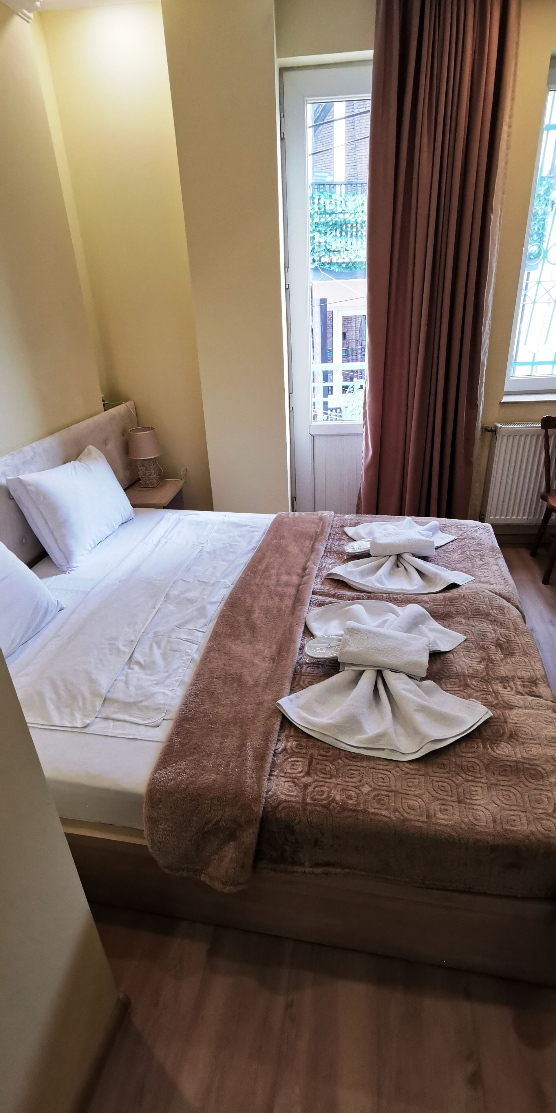 Quarto casal ou duplo standard, sacada | Cofres nos quartos, Wi-Fi de cortesia
