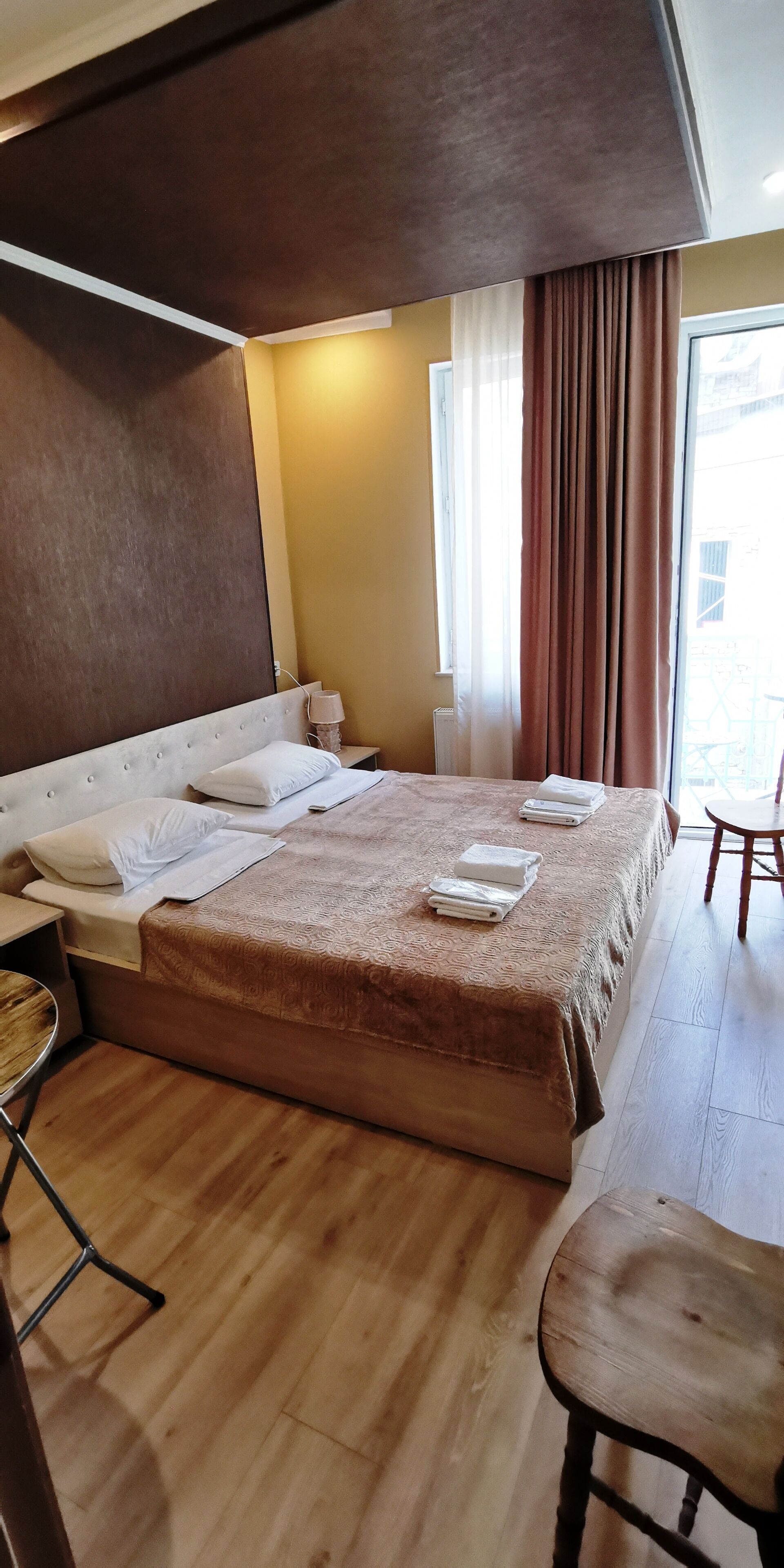 Quarto casal ou duplo superior, sacada | Cofres nos quartos, Wi-Fi de cortesia