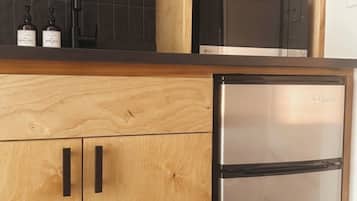 Fridge, microwave, coffee/tea maker, electric kettle