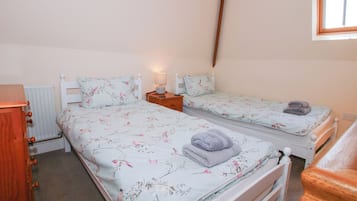 Cottage | 4 bedrooms, WiFi (free), individually decorated, individually furnished