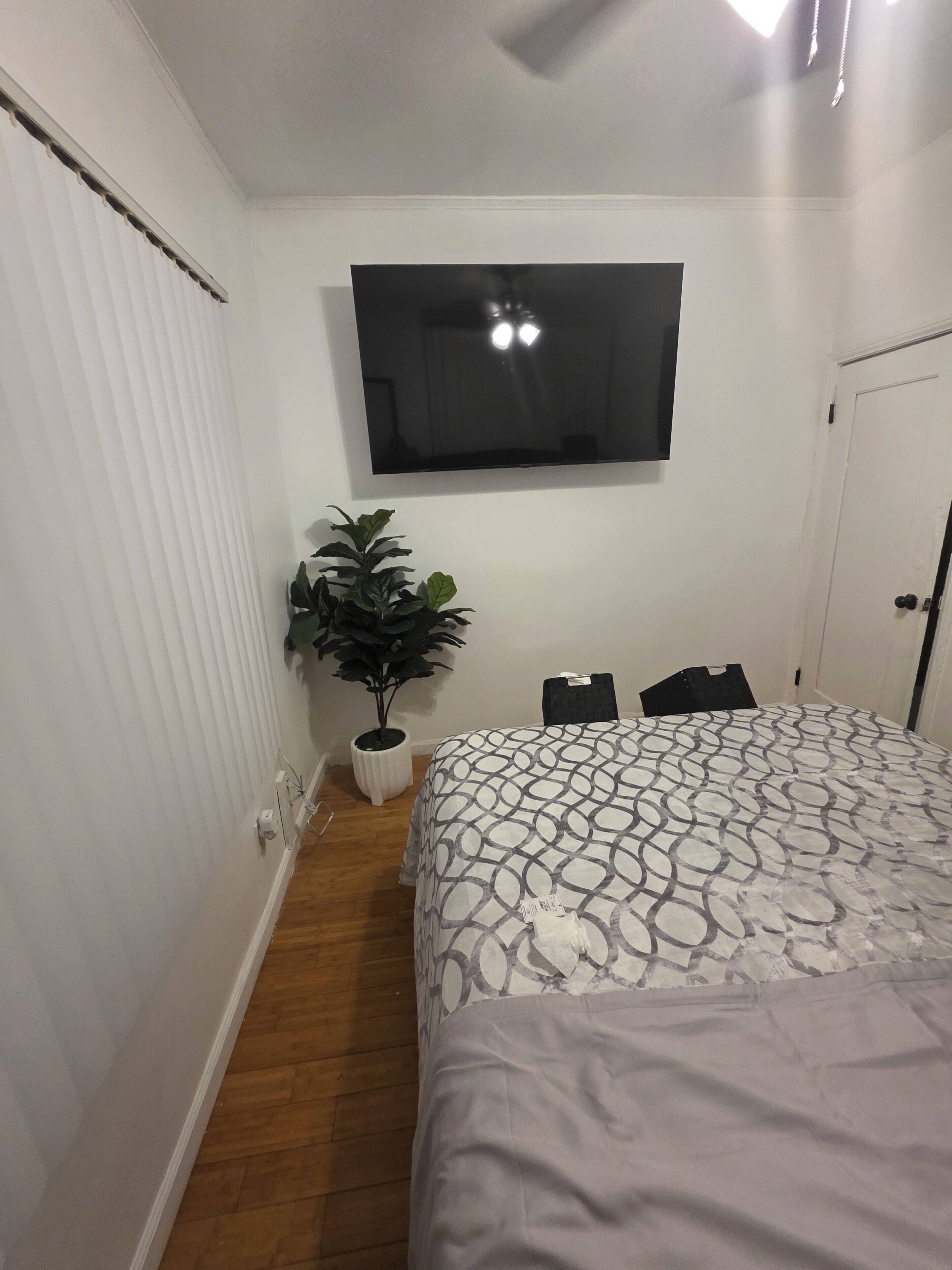 1 dormitori, planxa i posts de planxar, wifi i roba de llit 