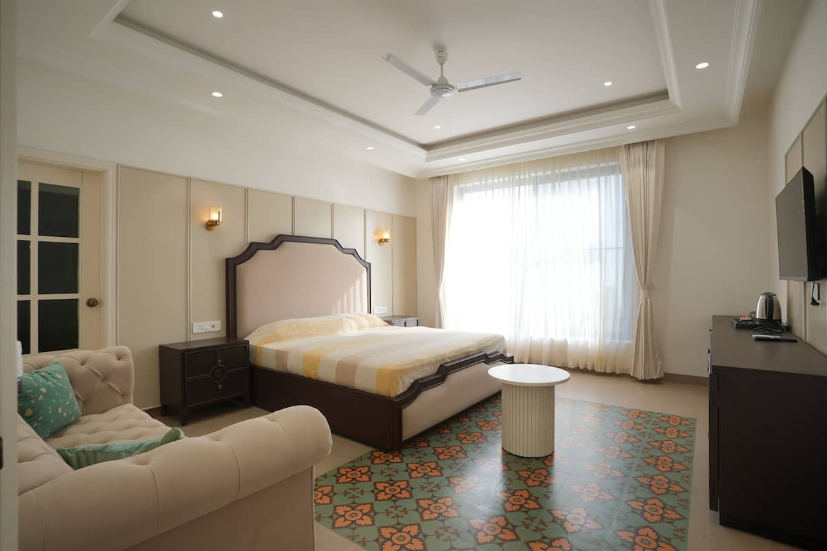 Luxury Villa, Balcony | Desk, laptop workspace, iron/ironing board, free WiFi
