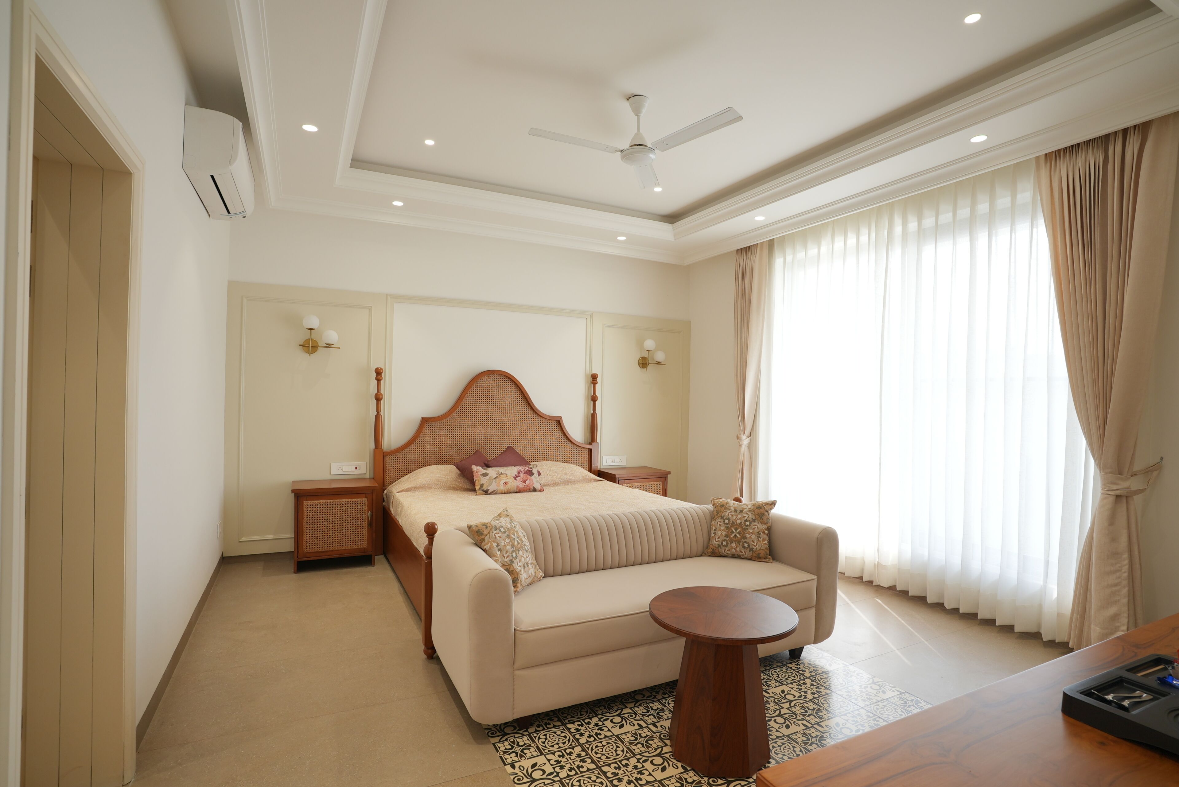 Luxury Room, Garden View | Desk, laptop workspace, iron/ironing board, free WiFi