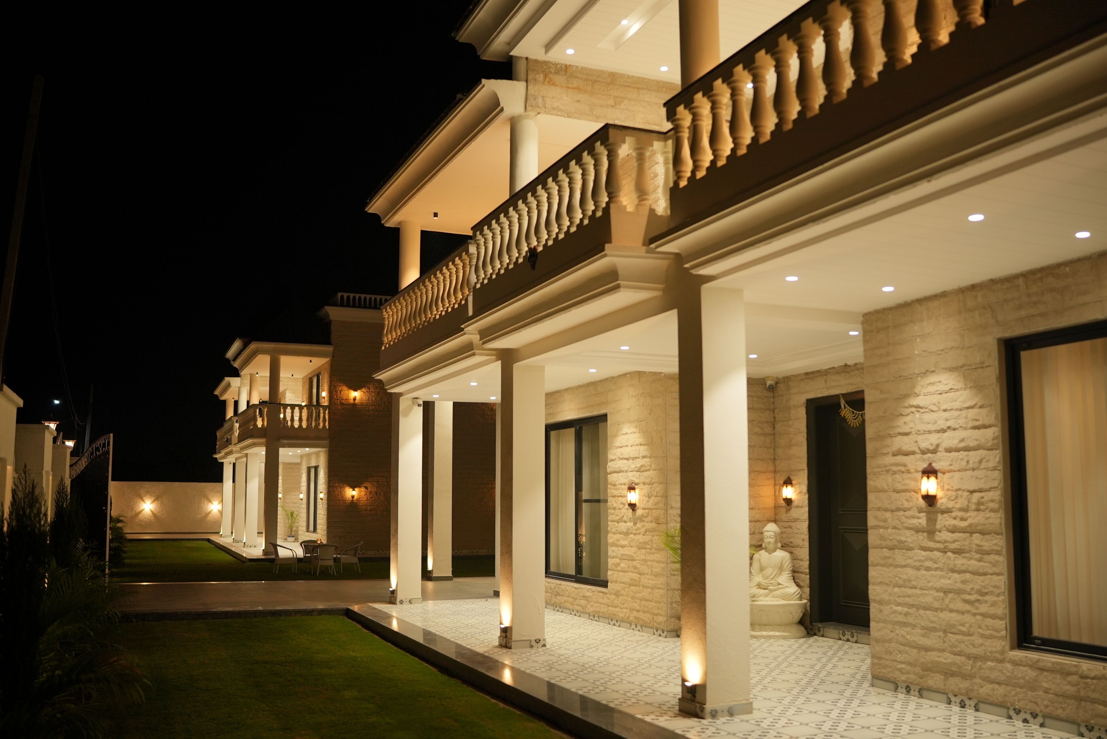 Villa Luxury, balcone | Una scrivania, postazione laptop, ferro/asse da stiro, Wi-Fi gratuito