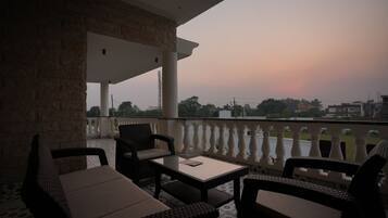 Luxury-Zimmer, Gartenblick | Terrasse/Patio