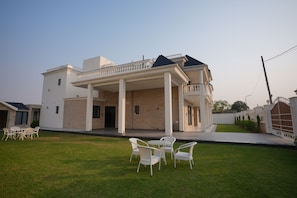 Luxury Villa, Balcony | Outdoor dining - Kaayanaat Luxury Villa Amritsar Airport (Amritsar)