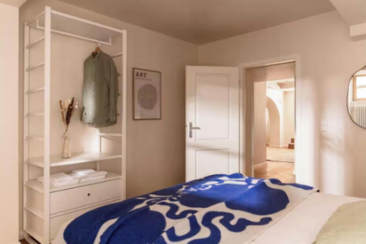 3 bedrooms, desk, iron/ironing board, free WiFi
